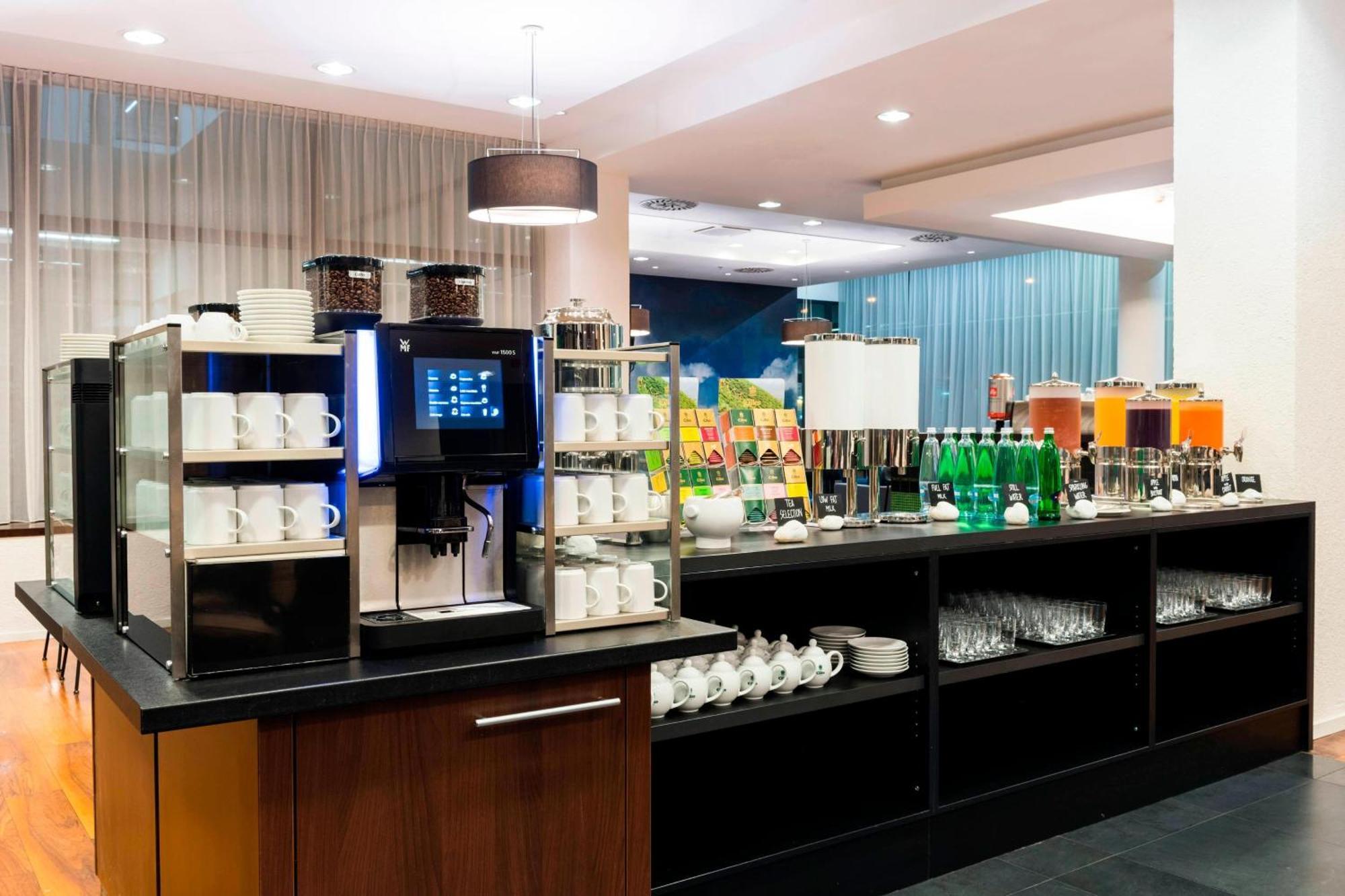 Courtyard By Marriott Prague Airport Hotel Kültér fotó