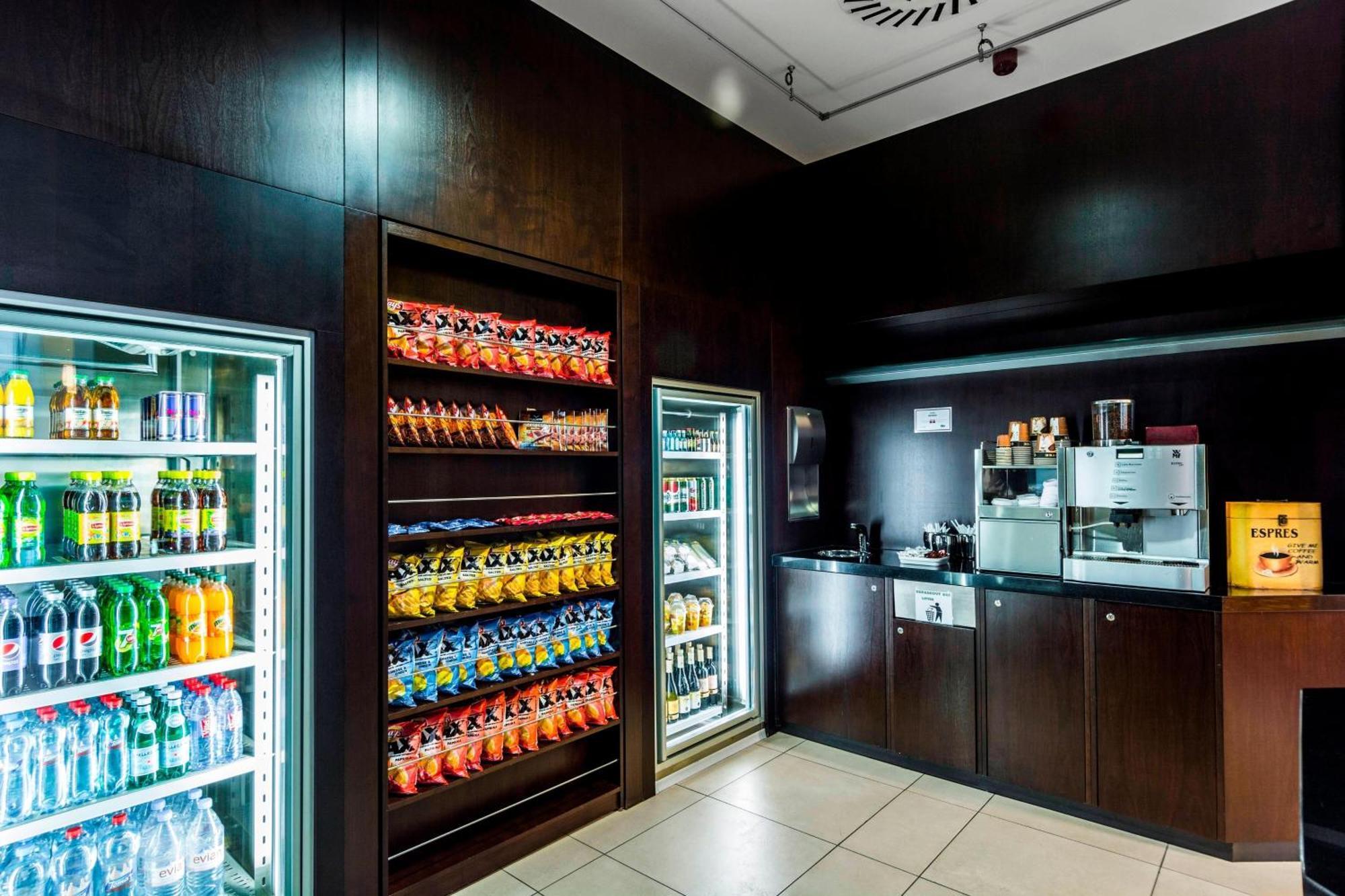 Courtyard By Marriott Prague Airport Hotel Kültér fotó