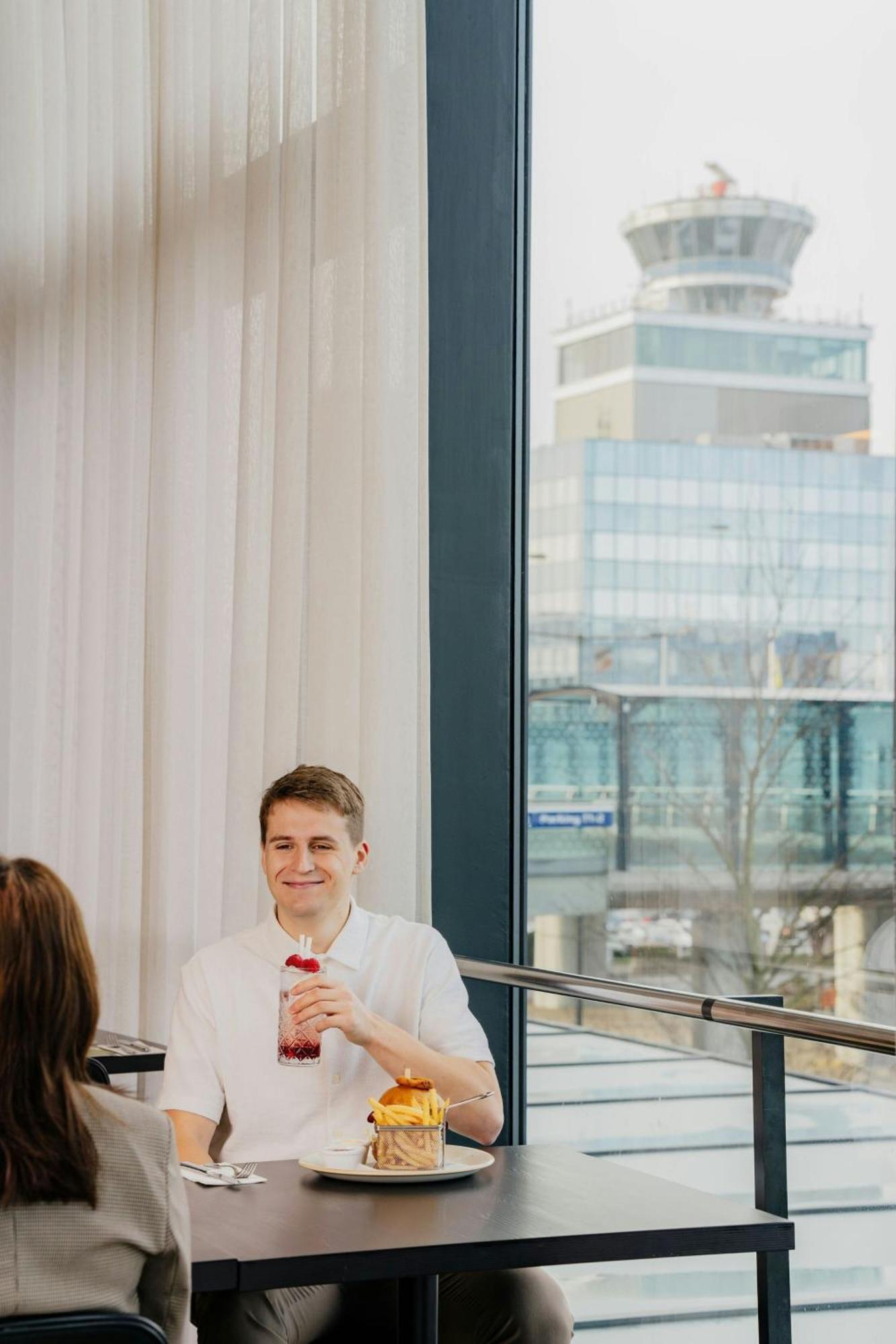 Courtyard By Marriott Prague Airport Hotel Kültér fotó